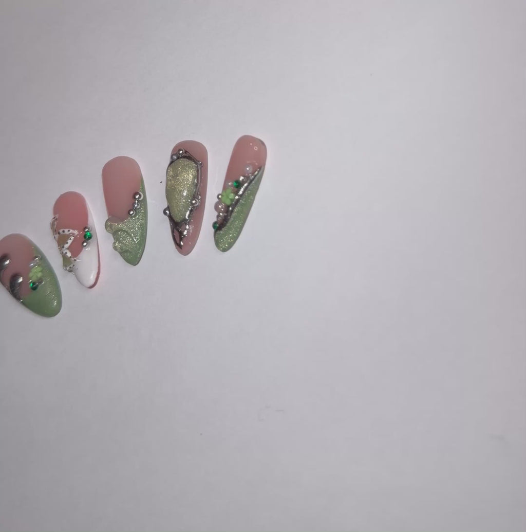 Botanical Chrome Ivy